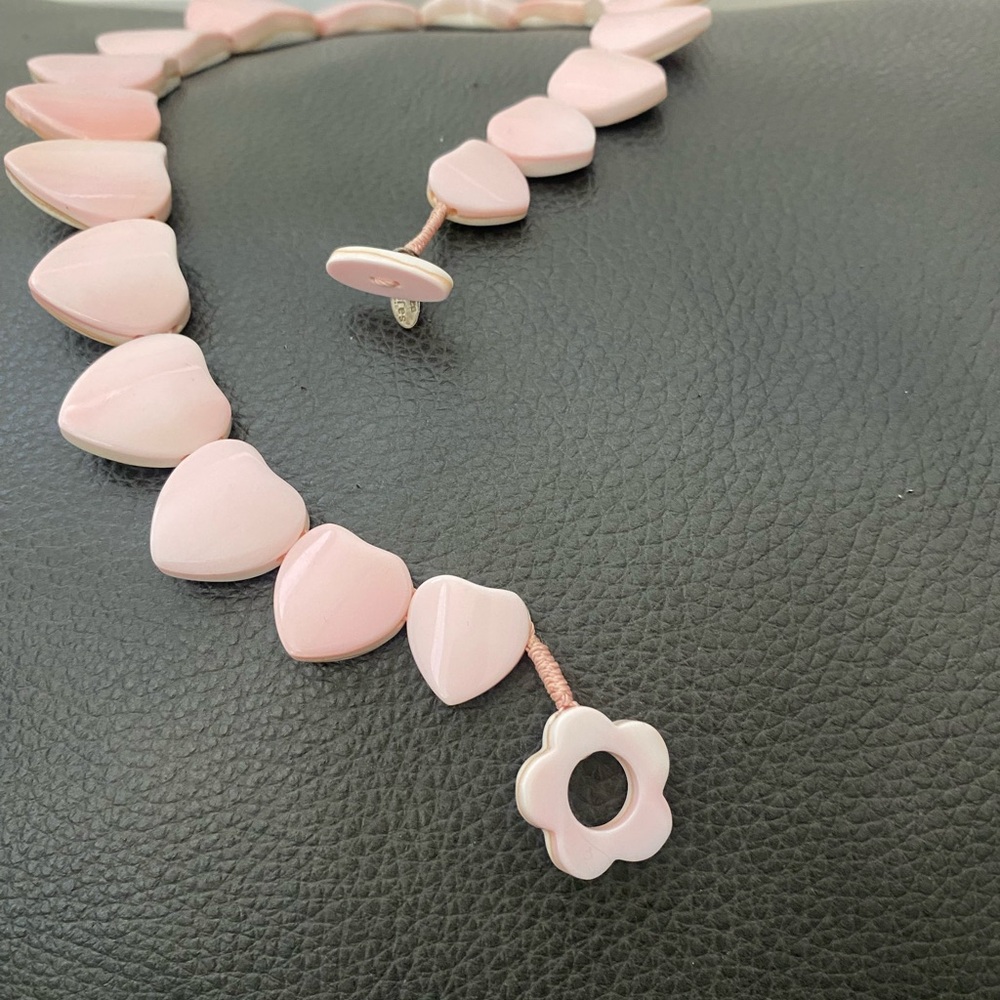 Pink Conch Shell Hand Carved Heart Shaped 18" Necklace - Picture 4 of 11